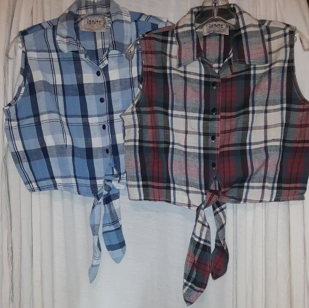 Country style button down crop tops.